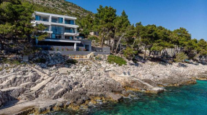 Villa Korcula Grandeur - 5 Bedrooms - Stunning Waterfront Setting - Direct Sea Access